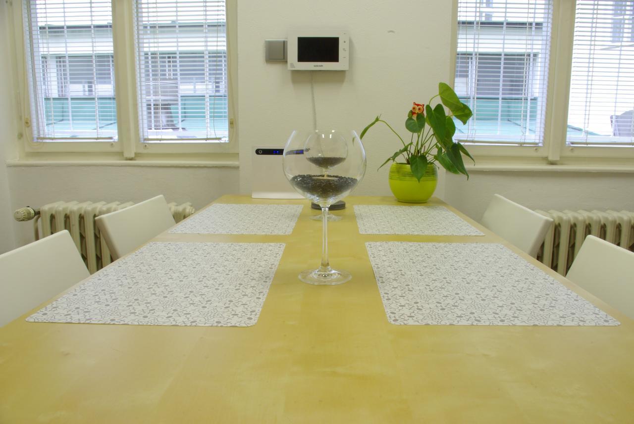 Quiet Courtyard Apartment Прага Екстер'єр фото