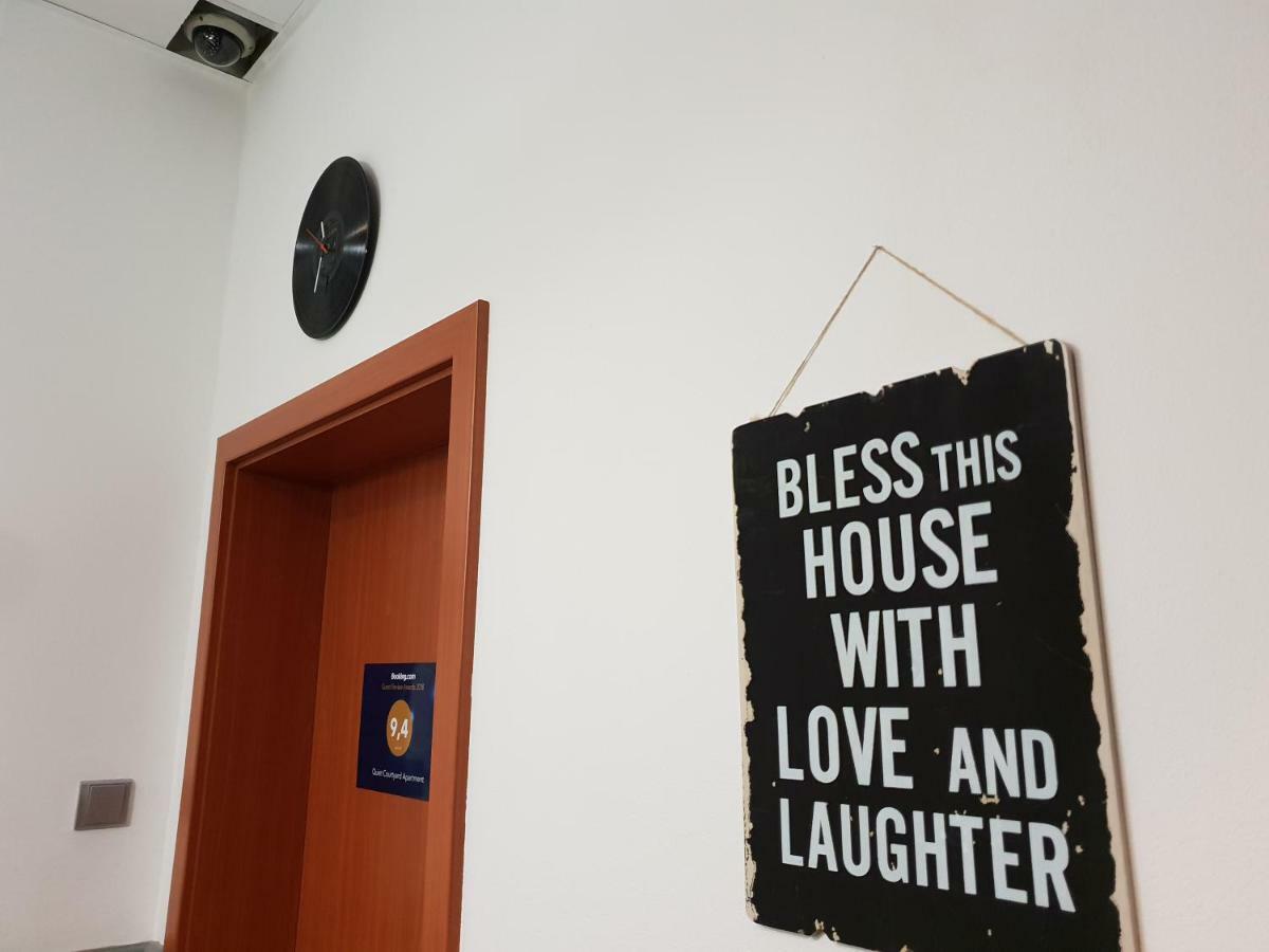 Quiet Courtyard Apartment Прага Екстер'єр фото