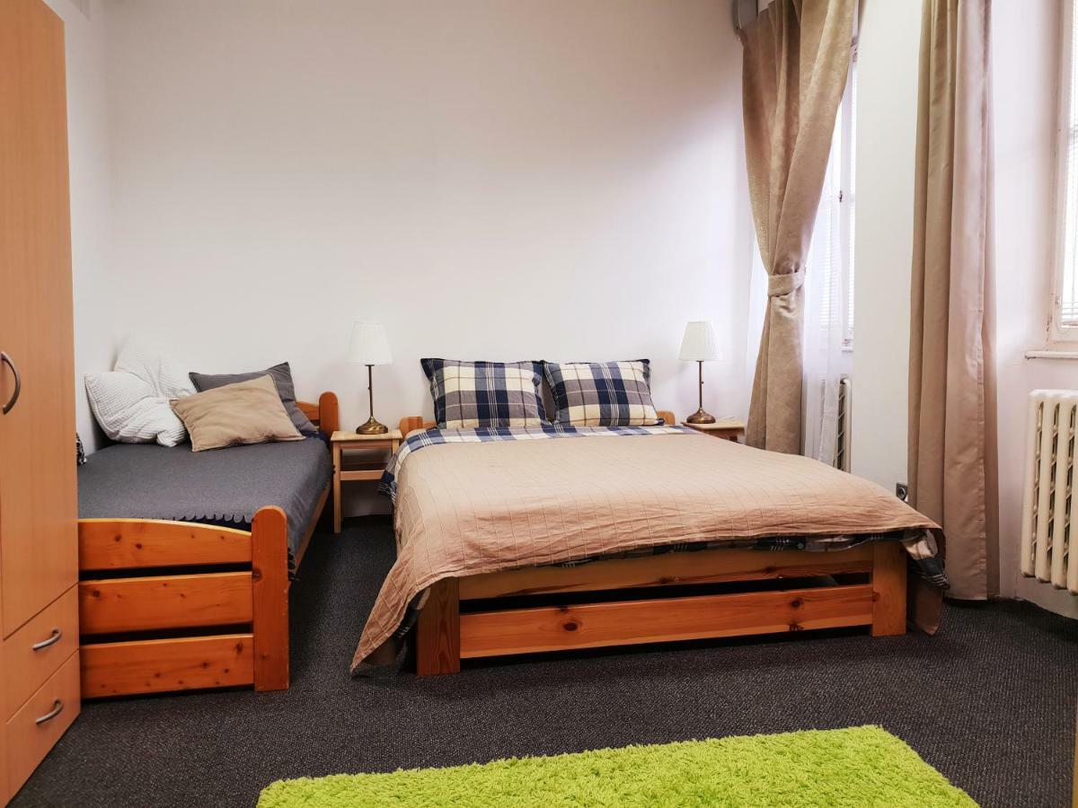 Quiet Courtyard Apartment Прага Екстер'єр фото